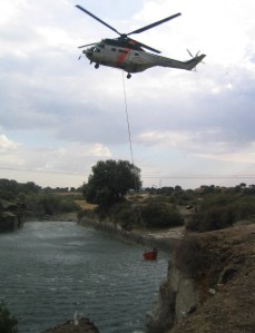 Los cables son uno de los mayores enemigos del piloto. Foto COPAC